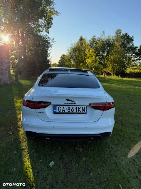 Jaguar XE 2.0 P250 R-Dynamic SE - 9