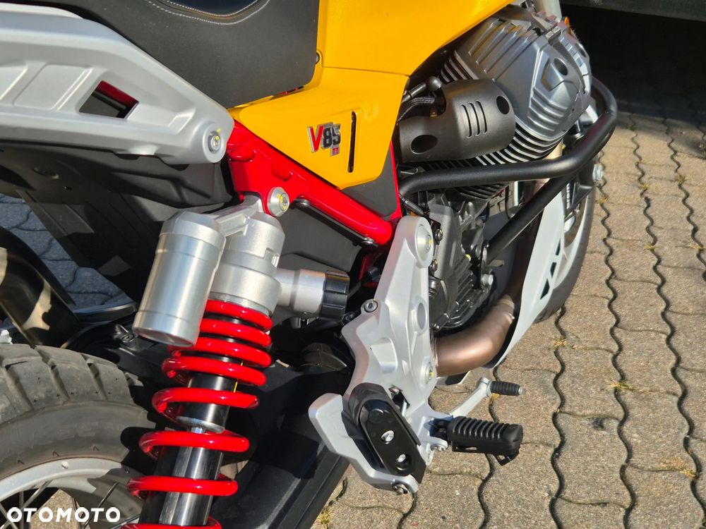 Moto Guzzi V85 - 21