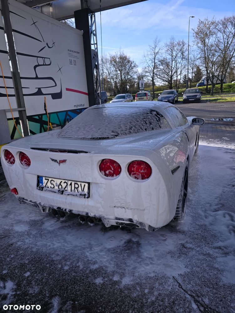 Chevrolet Corvette - 4