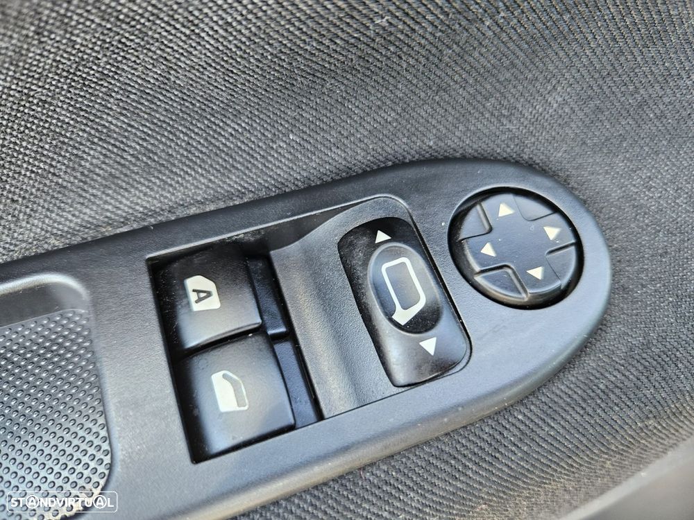 Peugeot 207 1.4 16V Trendy - 34