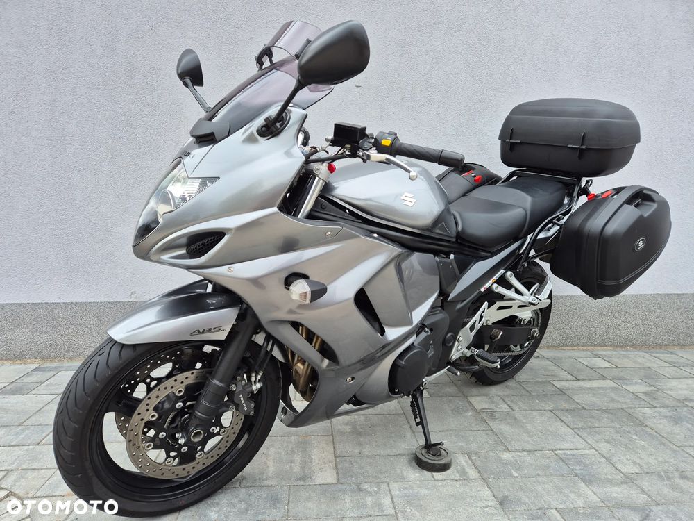 Suzuki GSX - 2
