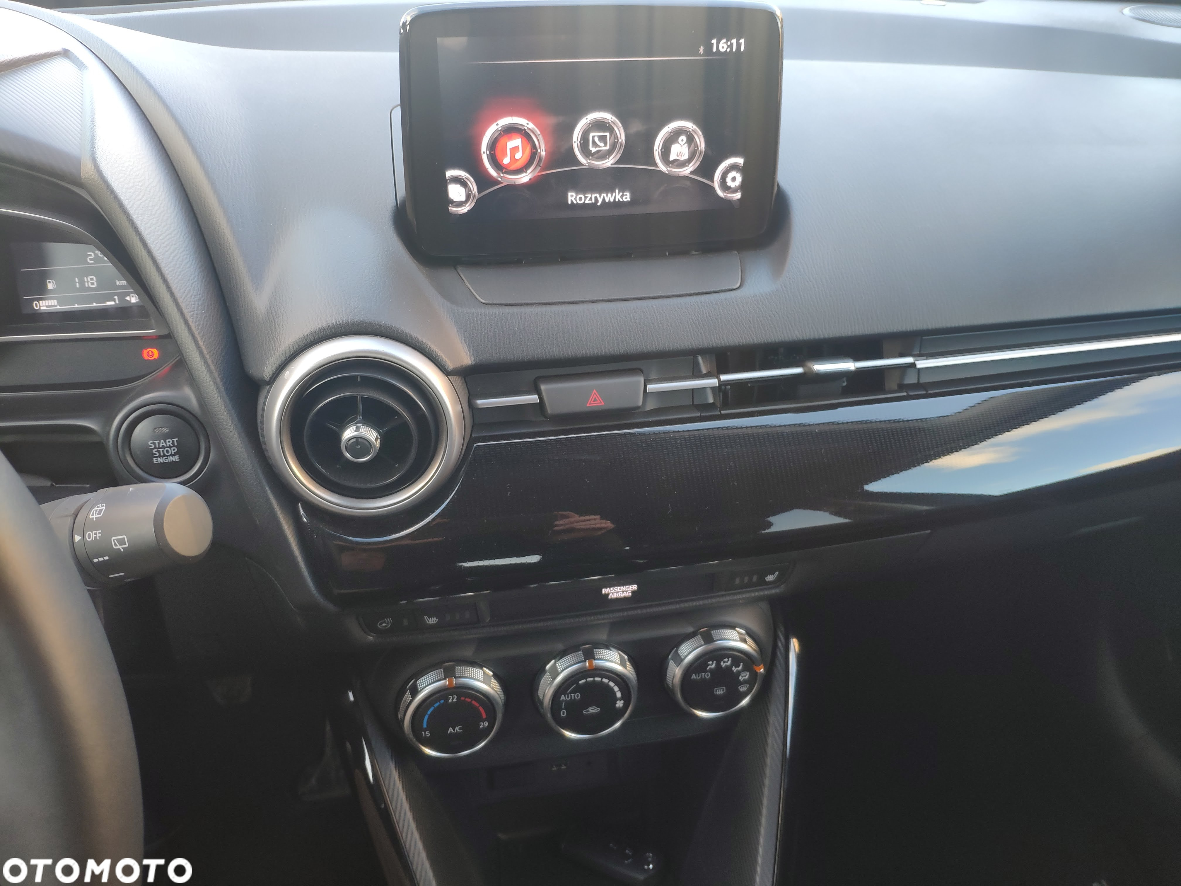 Mazda 2 - 24