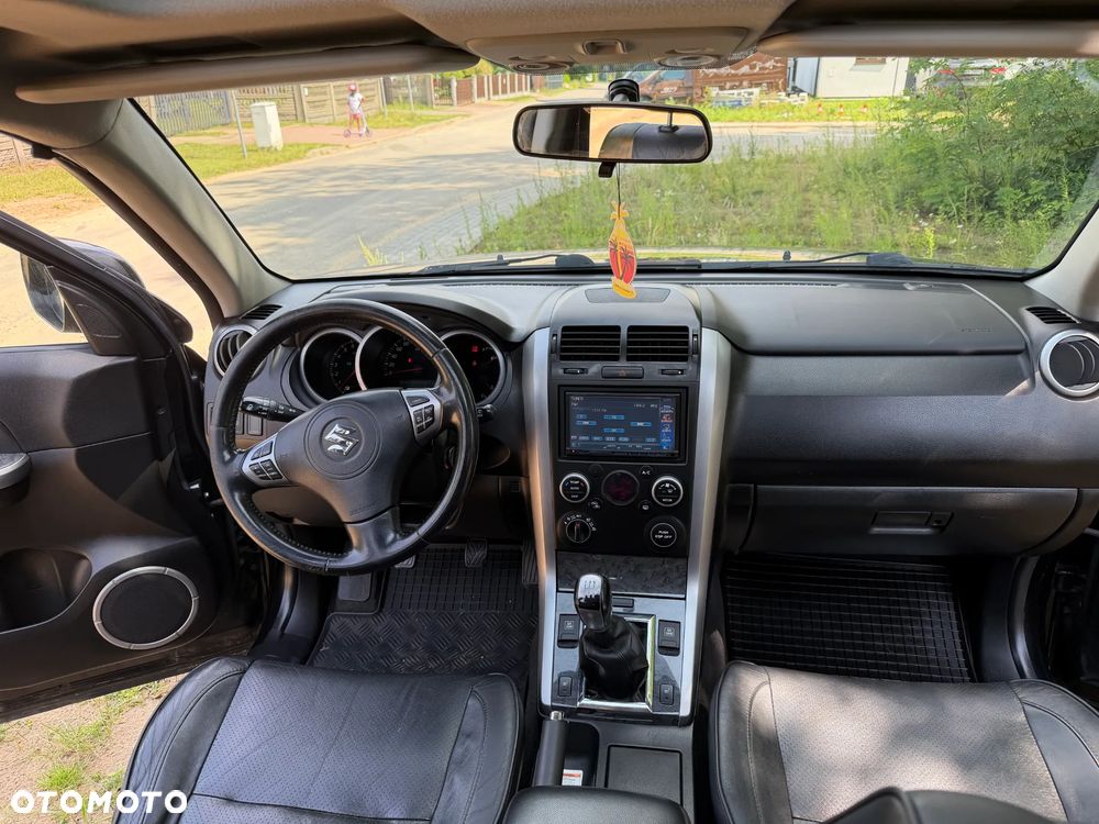 Suzuki Grand Vitara 2.4 De Luxe - 2