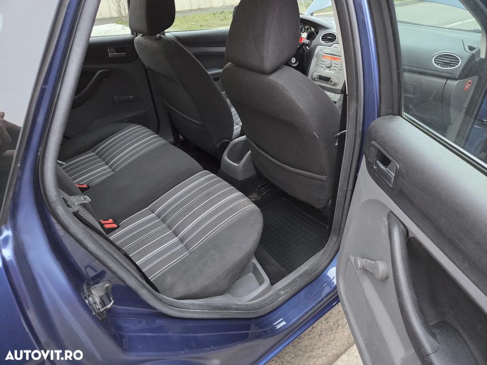 Ford Focus 1.6i 16V Trend - 14