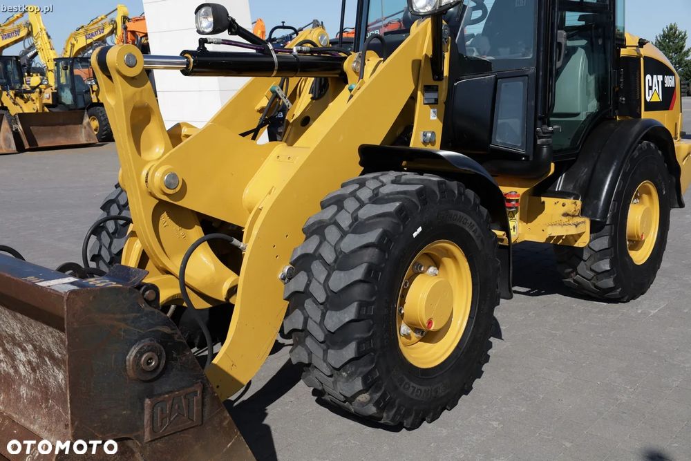 Caterpillar CAT 906M - 26