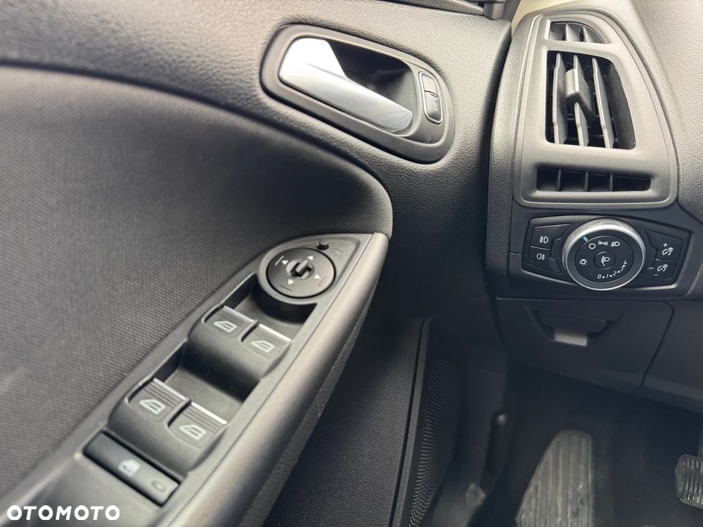 Ford Focus 1.0 EcoBoost Titanium - 31
