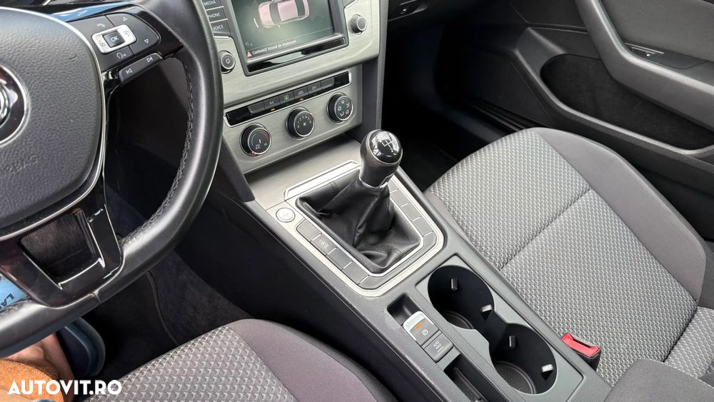 Volkswagen Passat - 24
