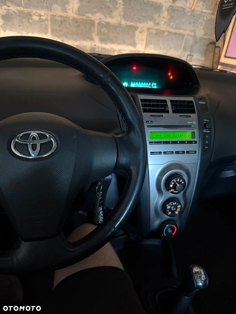 Toyota Yaris 1.0 Luna A/C - 27
