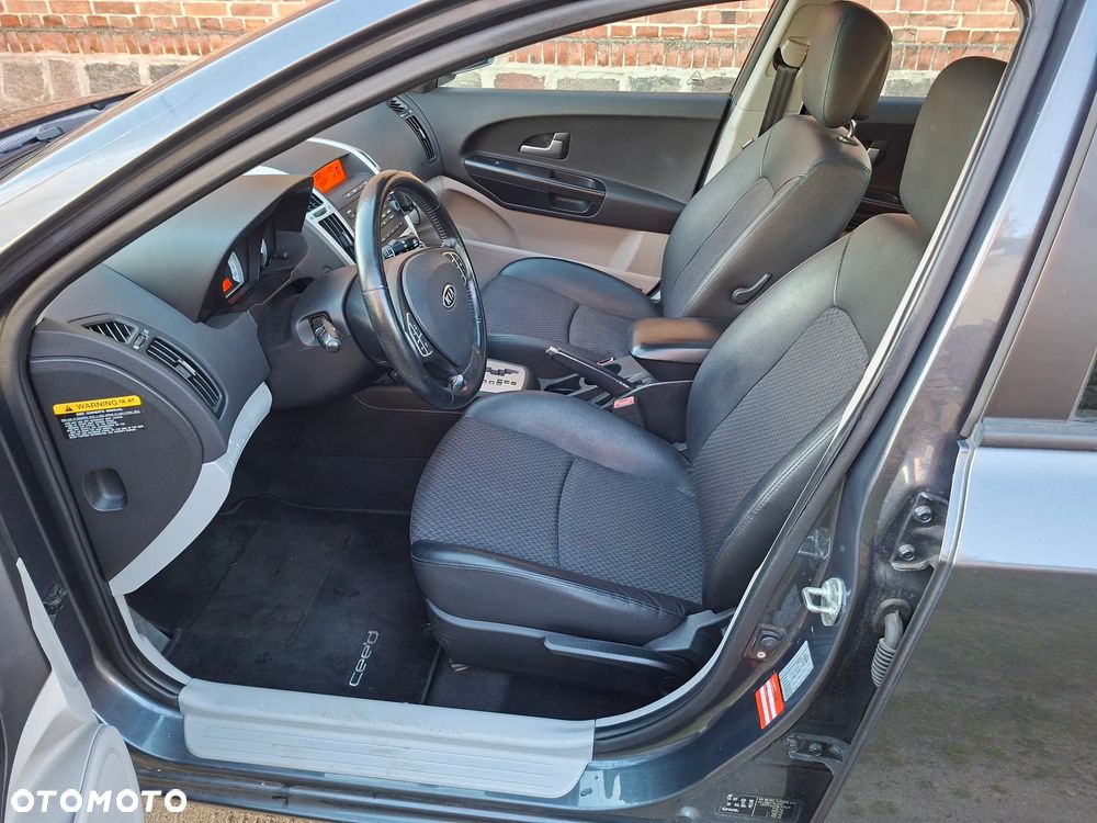 Kia Ceed - 9