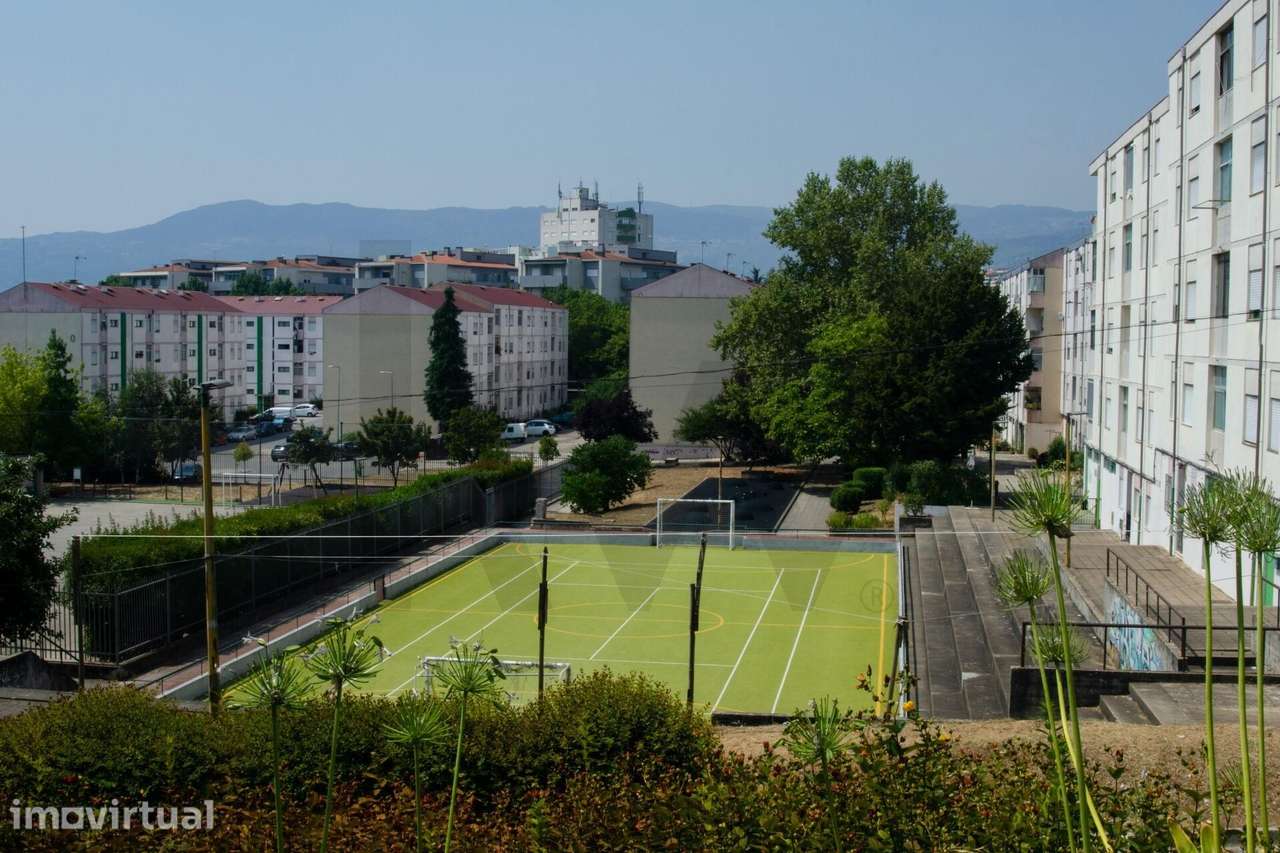 Apartamento T4 com varanda no Bairro da Araucária – Vila Real — UTAD - Grande imagem: 2/13
