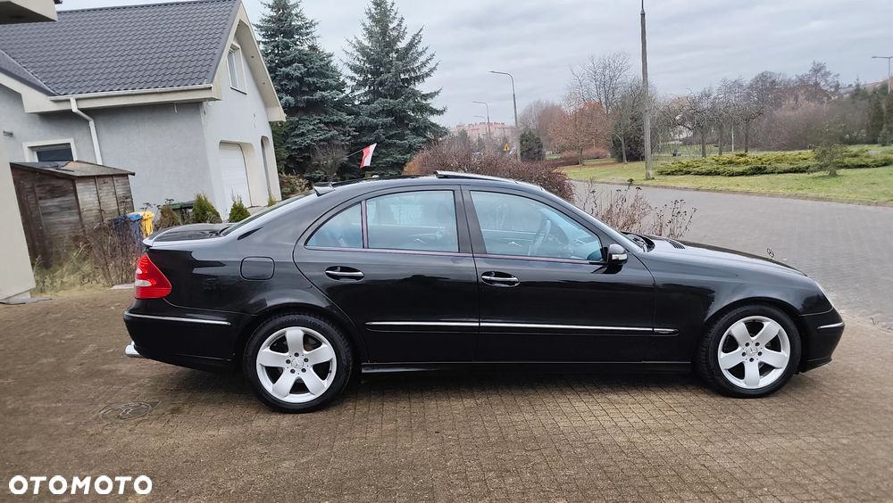 Mercedes-Benz Klasa E 500 4Matic Avantgarde Sport Edition AMG - 22