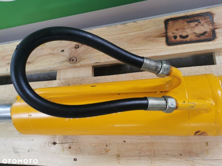 JCB 530-70 {Cylinder hydrauliczny poziomowania} - 3