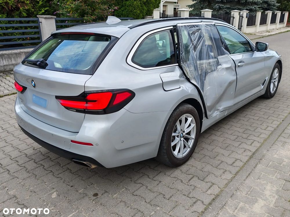 BMW Seria 5 530d xDrive mHEV - 6