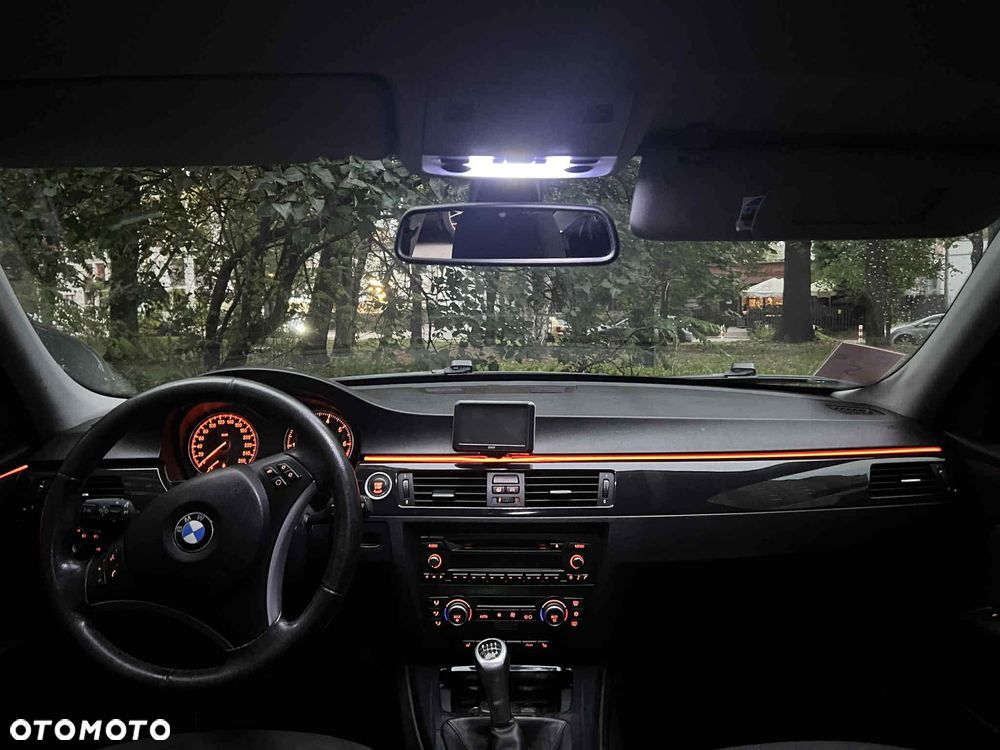 BMW Seria 3 318i - 3