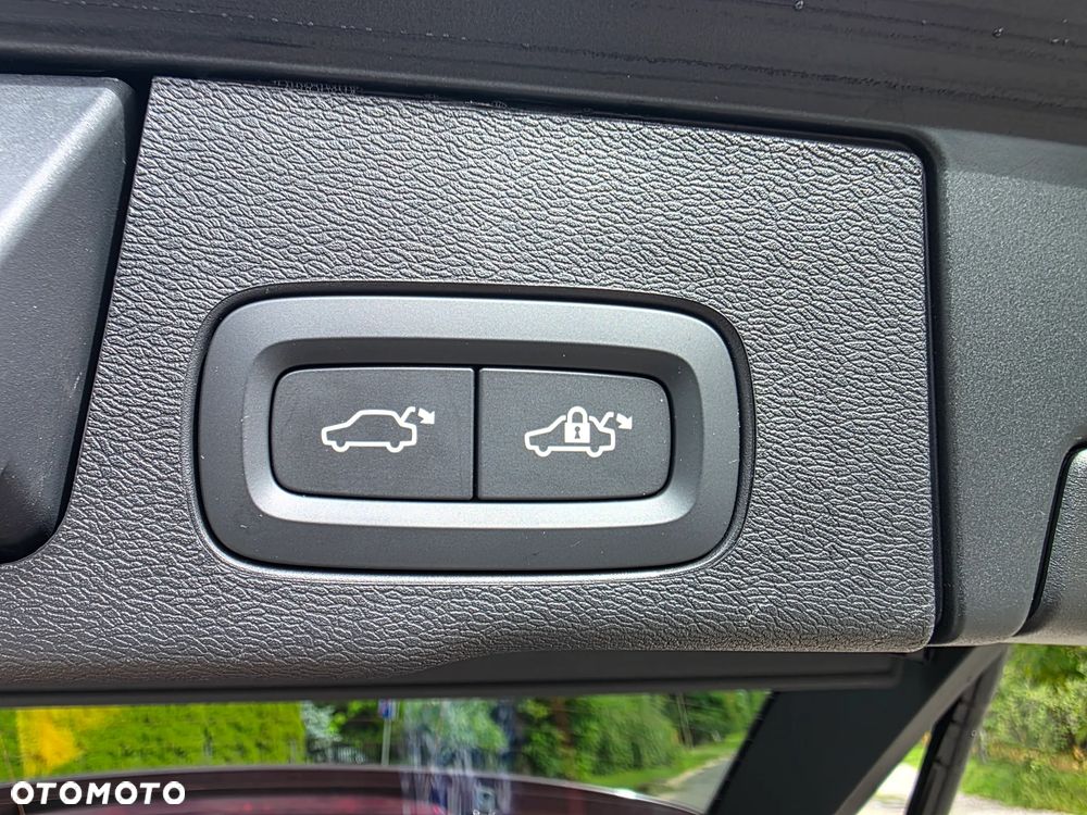Volvo XC 60 B5 B AWD Plus Dark - 36