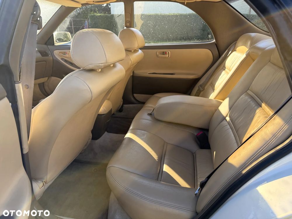 Lexus ES - 13
