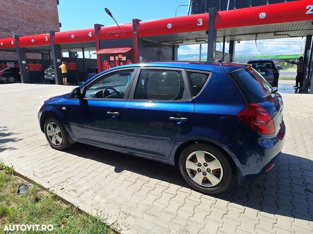Kia Ceed - 9