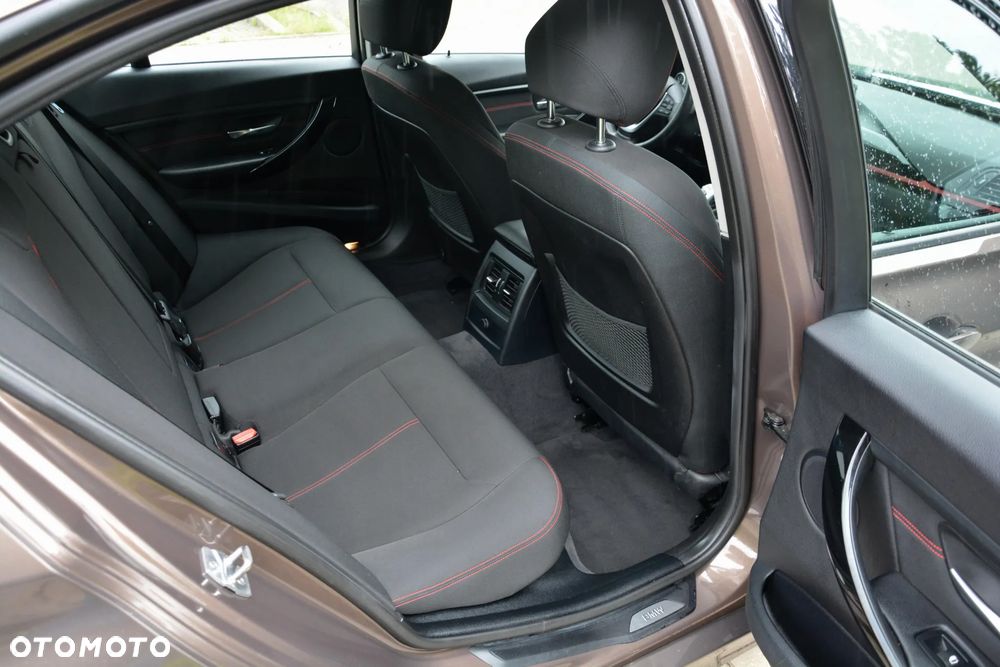 BMW Seria 3 318d Blue Performance Sport Line - 26