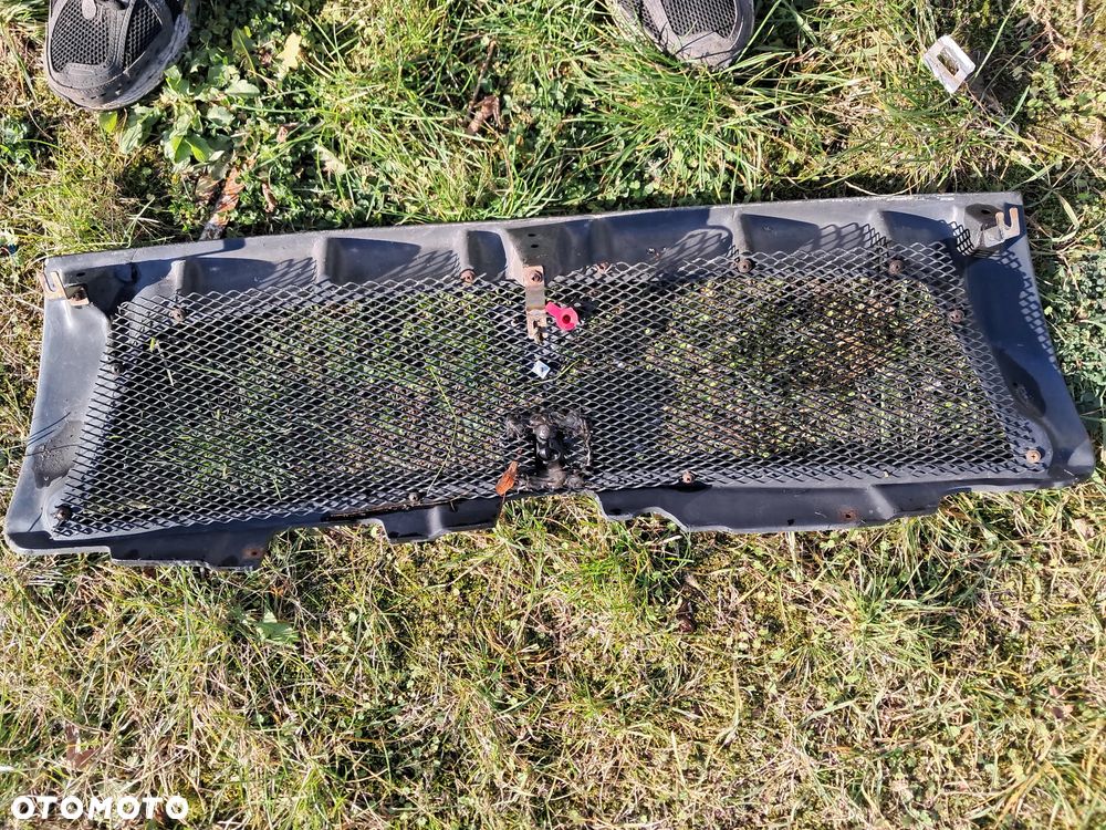 Mitsubishi Pajero Grill atrapa - 2