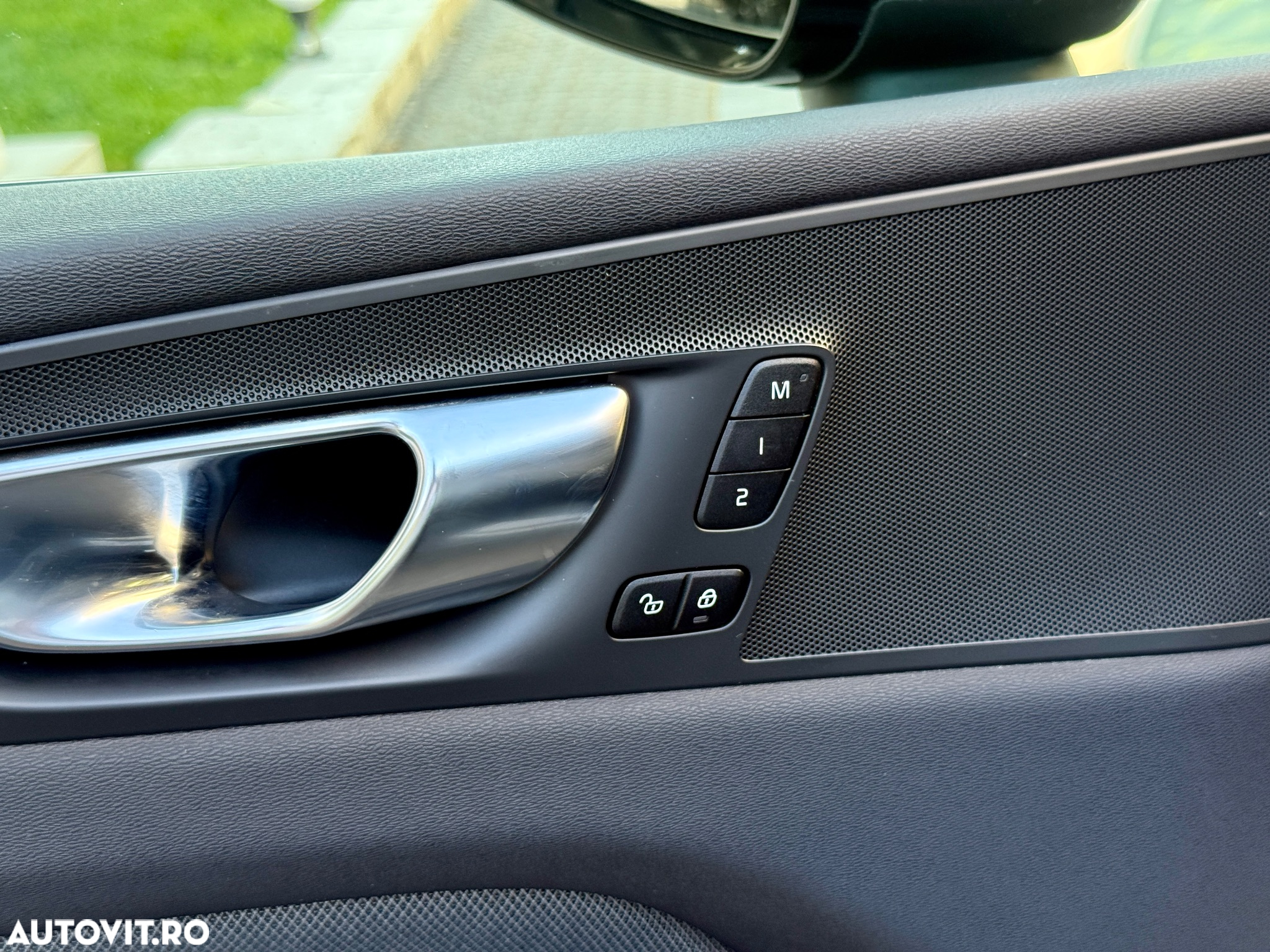 Volvo XC 60 Recharge T8 Twin Engine eAWD R-Design - 30