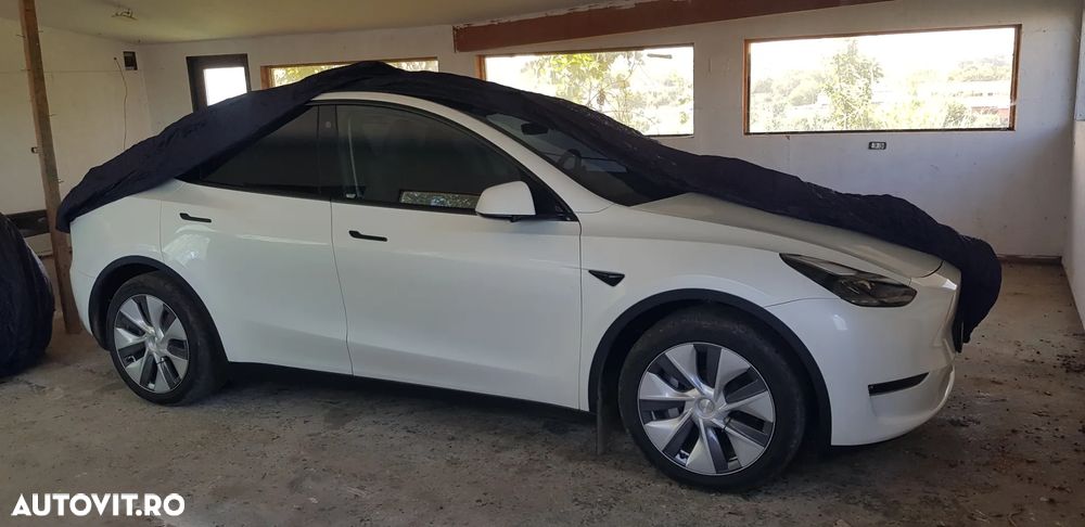 Tesla Model Y - 7