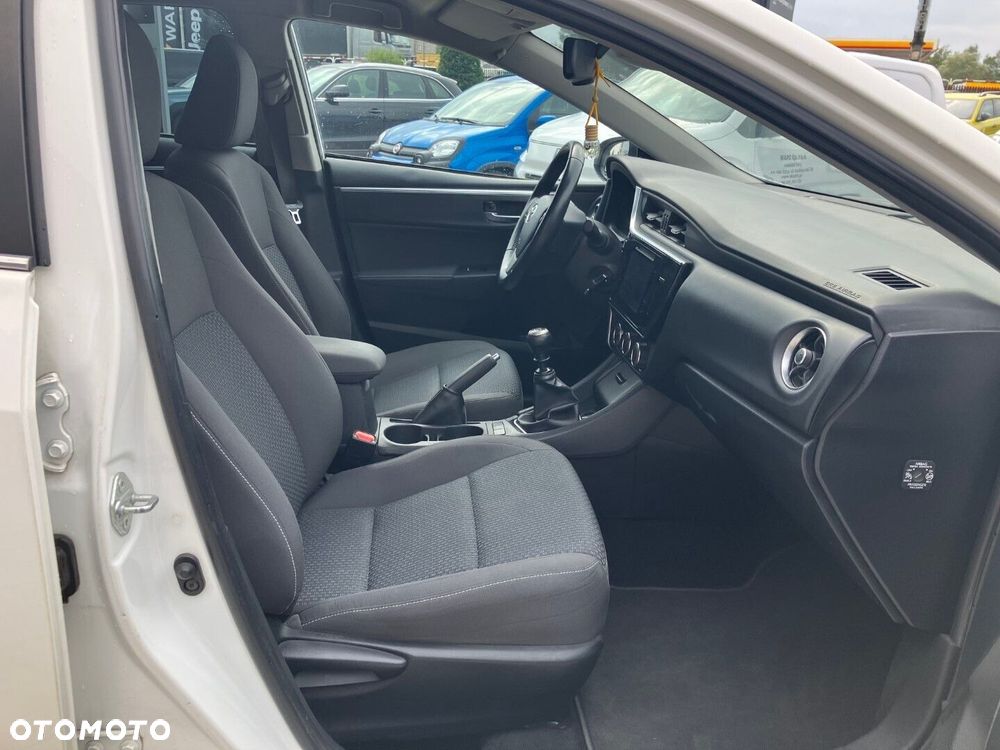 Toyota Corolla 1.4 D-4D Comfort - 22