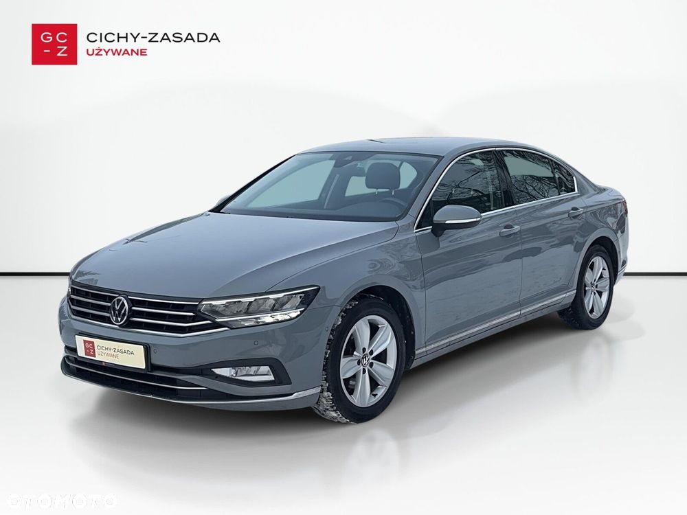 Volkswagen Passat - 1