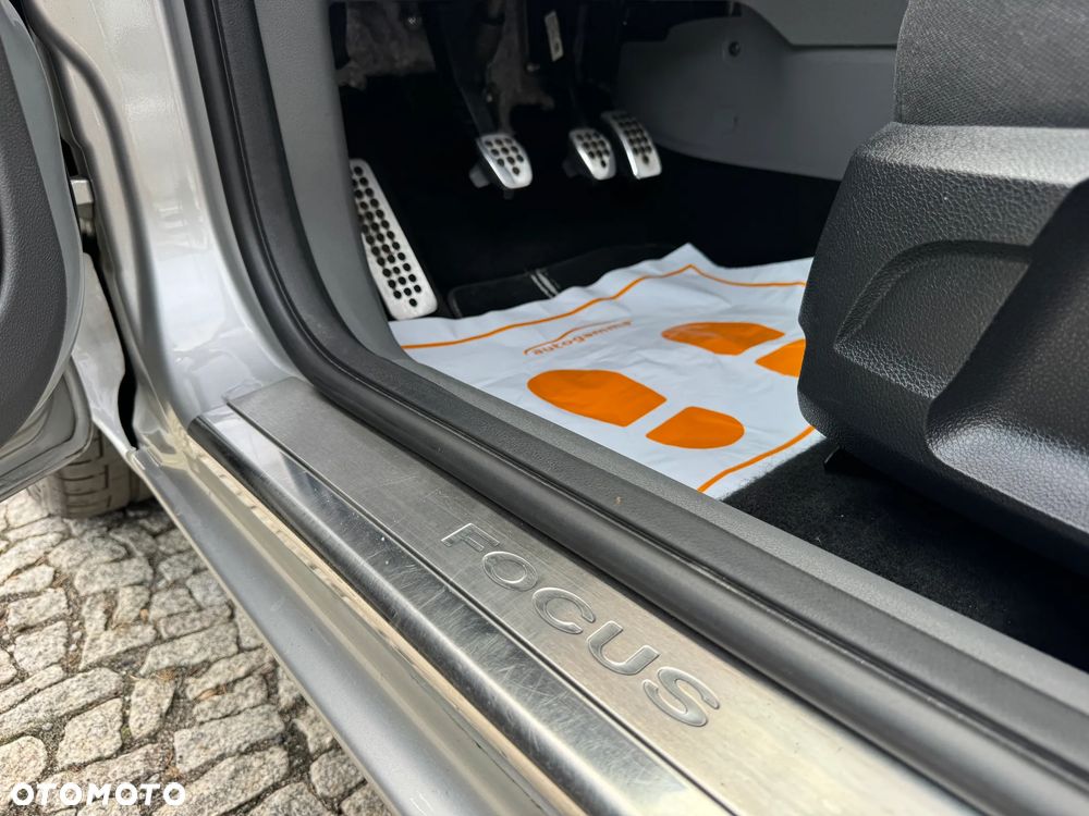 Ford Focus 1.6 Sport - 27