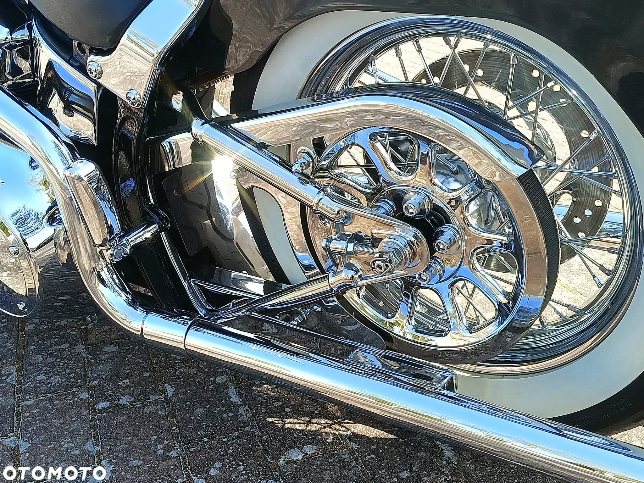 Harley-Davidson Softail Deluxe - 13