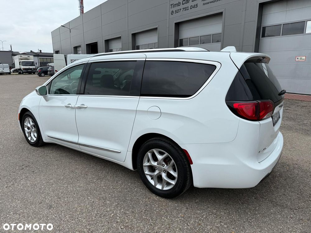 Chrysler Pacifica - 6