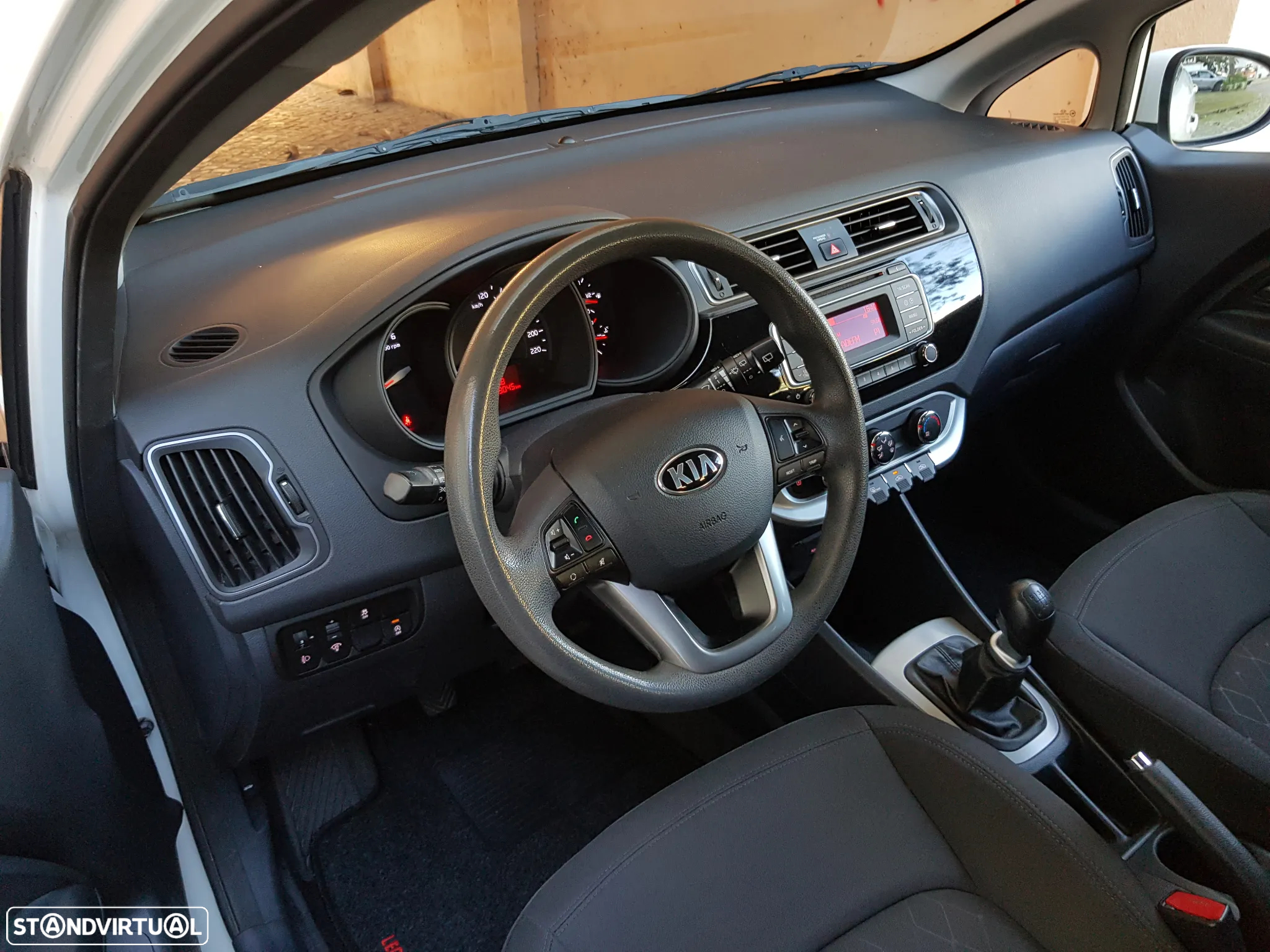 Kia Rio 1.1 CRDi TX ISG - 15
