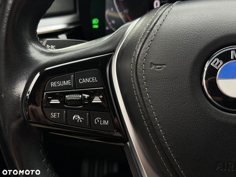 BMW Seria 5 520i mHEV - 26