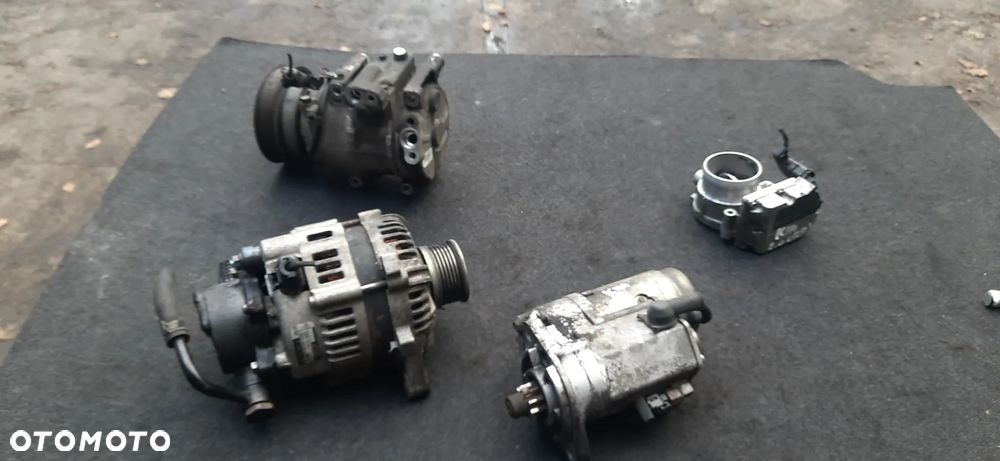 Kia Carens III Carens 3 2.0 CRDI Hyundai Alternator DENSO 37300-27021 02131-9262 Rozrusznik 36100-270 03101-3190 Przepustnica 35100-27410 - 2