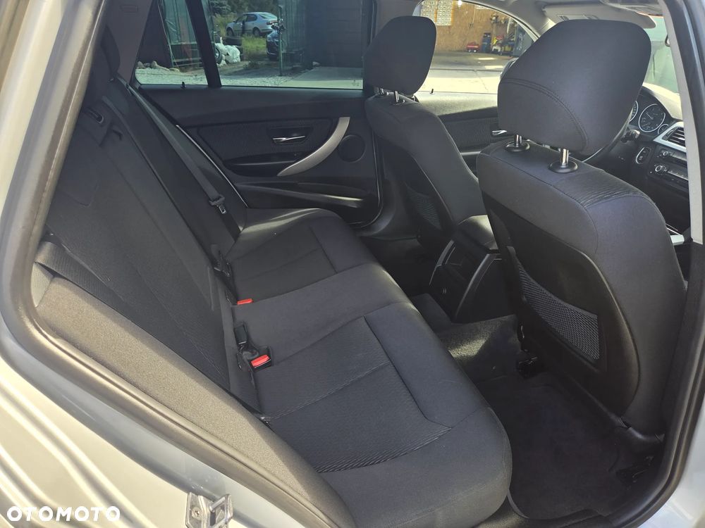 BMW Seria 3 318d xDrive M Sport Shadow - 22