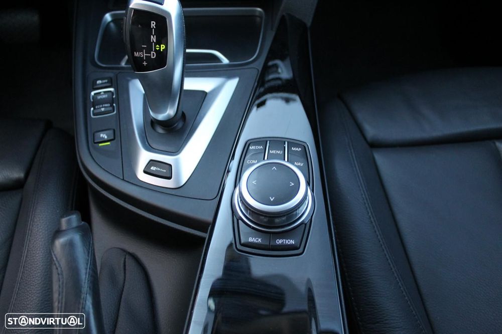 BMW 330 e iPerformance - 26