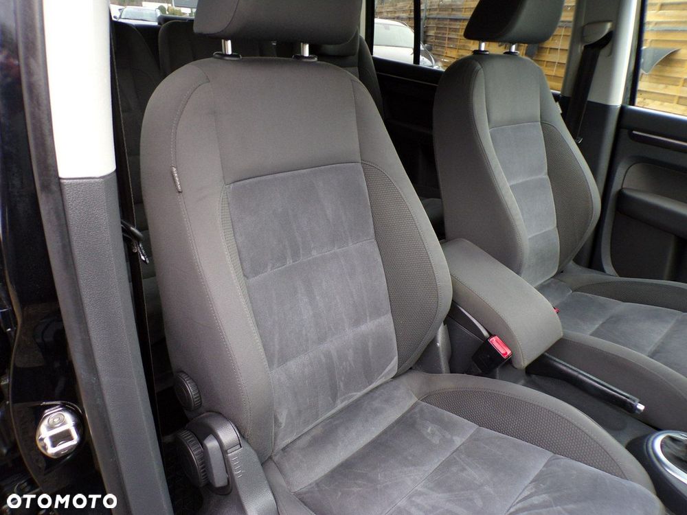 Volkswagen Touran - 32