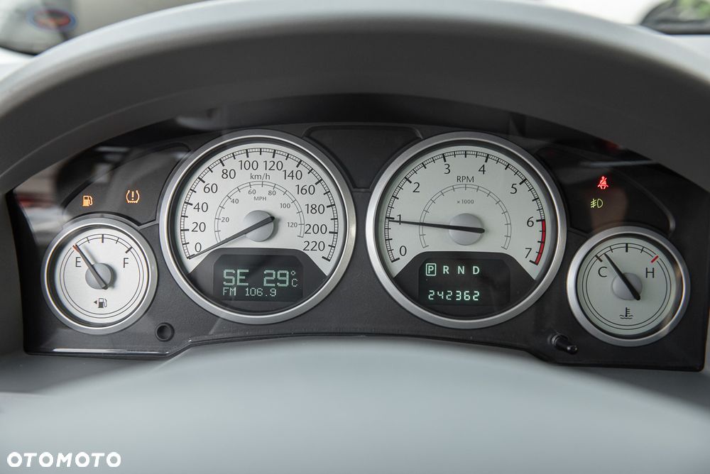 Chrysler Town & Country - 27