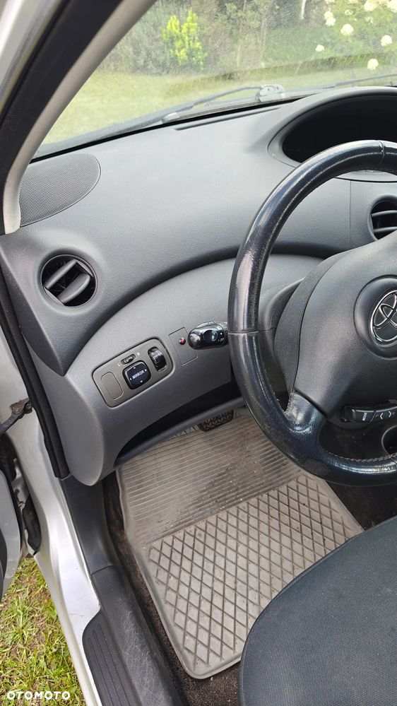 Toyota Yaris 1.3 Sol - 12