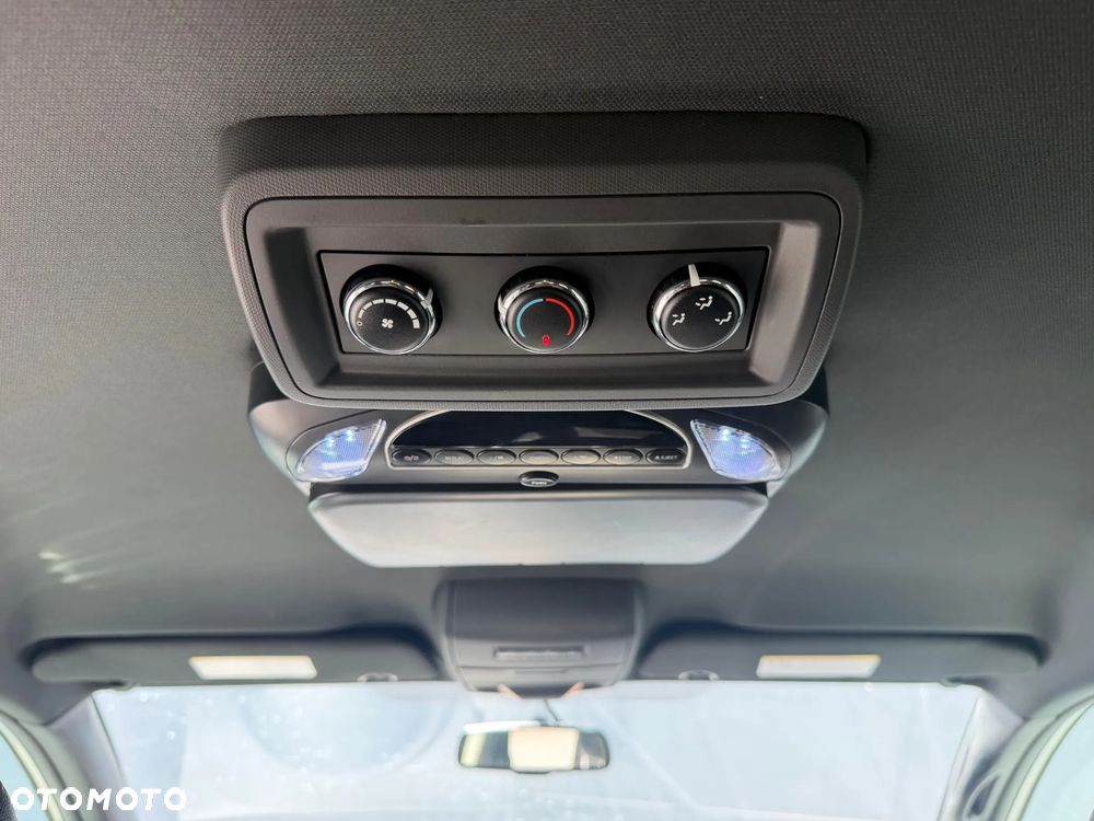 Dodge Caravan - 31
