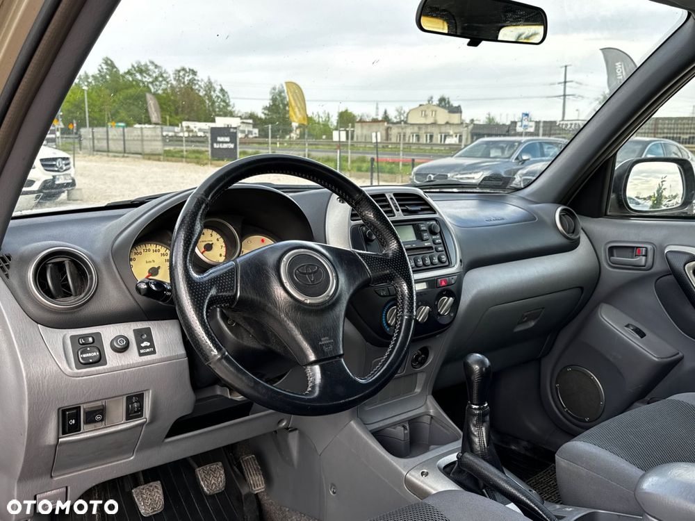 Toyota RAV4 - 10