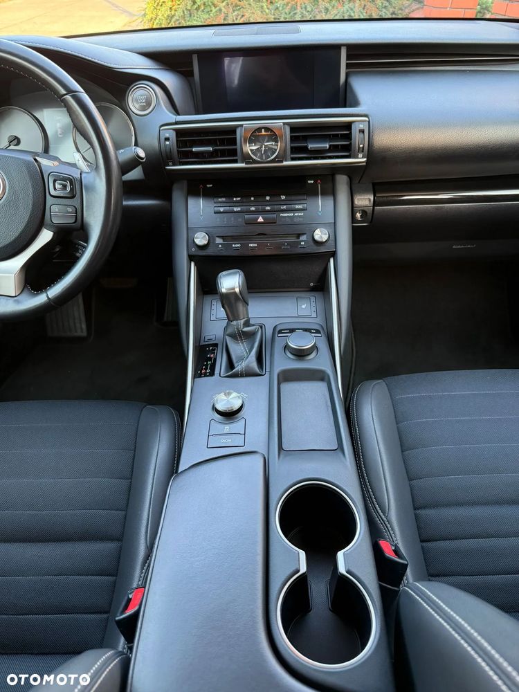 Lexus IS 200t / 300 Elegance - 12