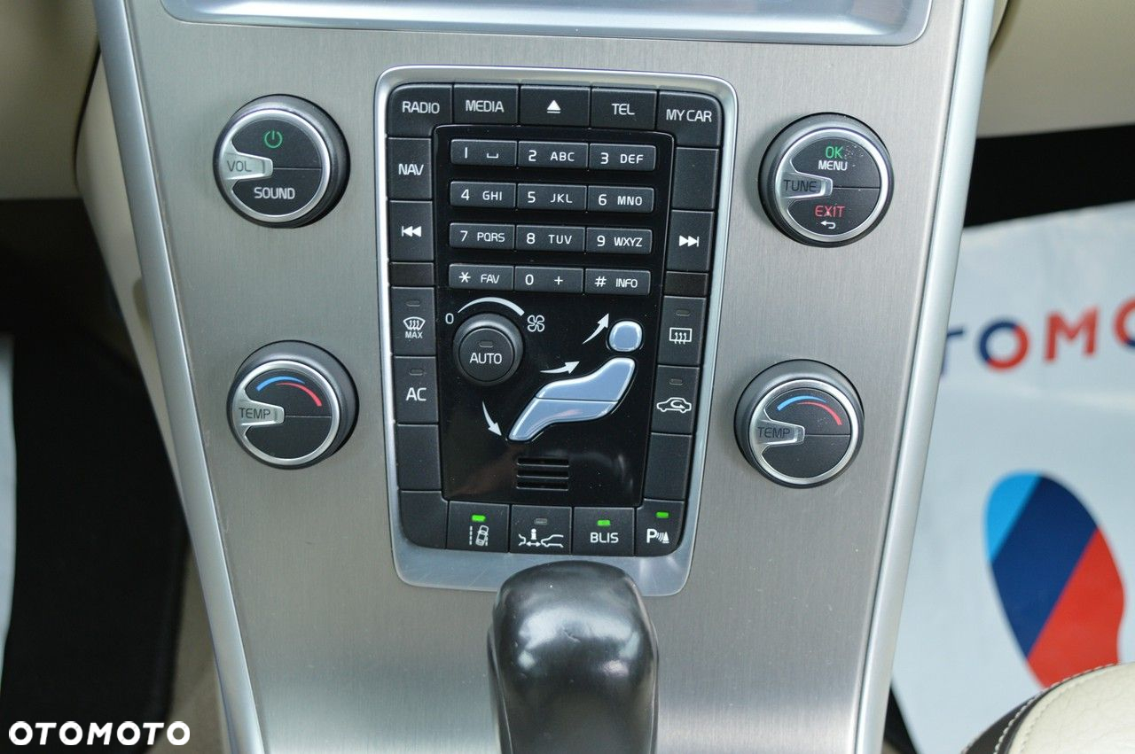 Volvo XC 60 D3 Momentum - 24
