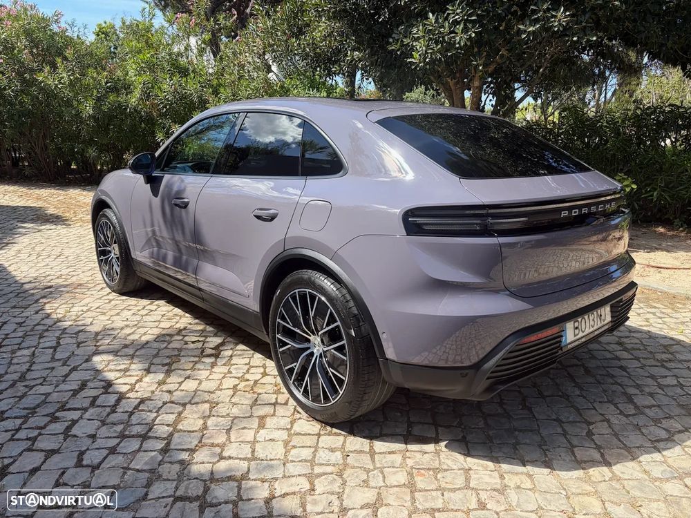 Porsche Macan Electric 4 - 17