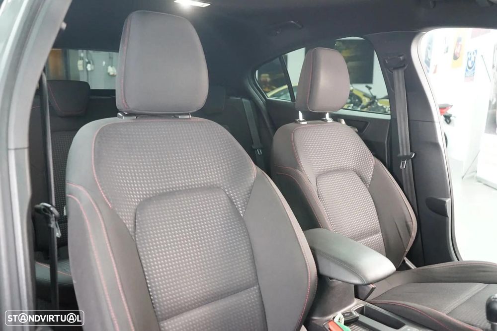 Ford Focus 1.5 TDCi EcoBlue ST-Line - 36