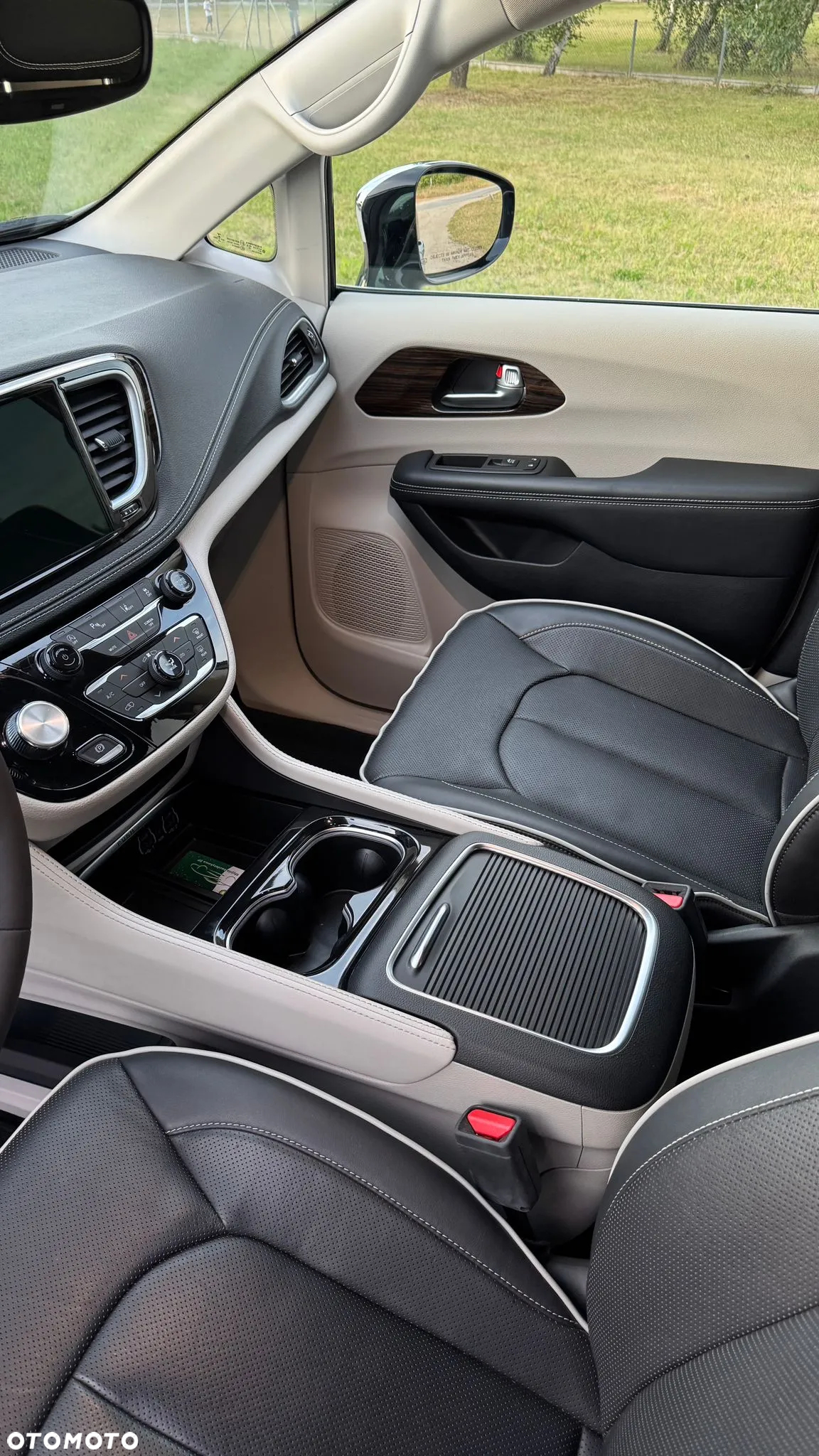 Chrysler Pacifica - 14