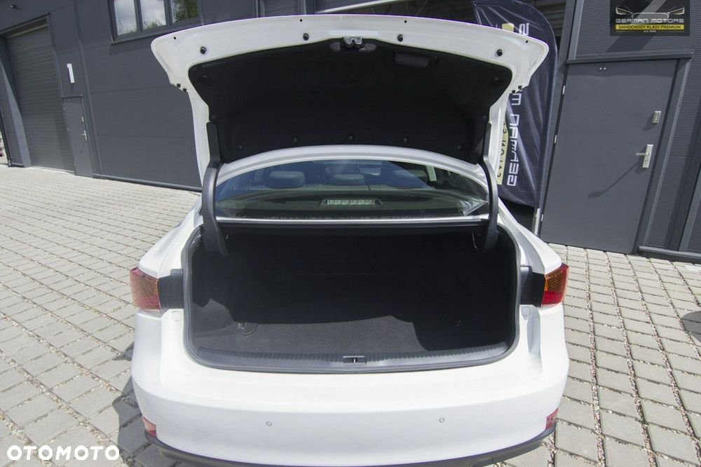 Lexus IS - 33