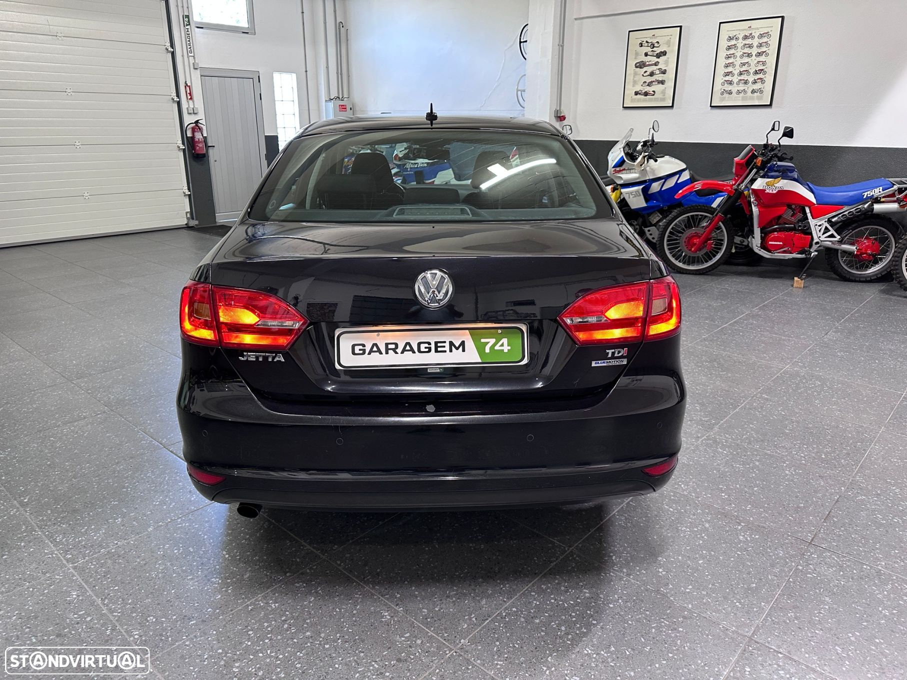 VW Jetta 1.6 TDi Confortline - 9