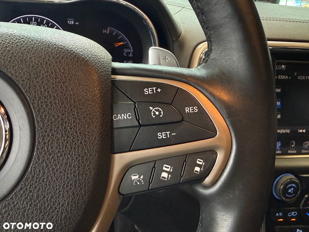 Jeep Grand Cherokee - 39
