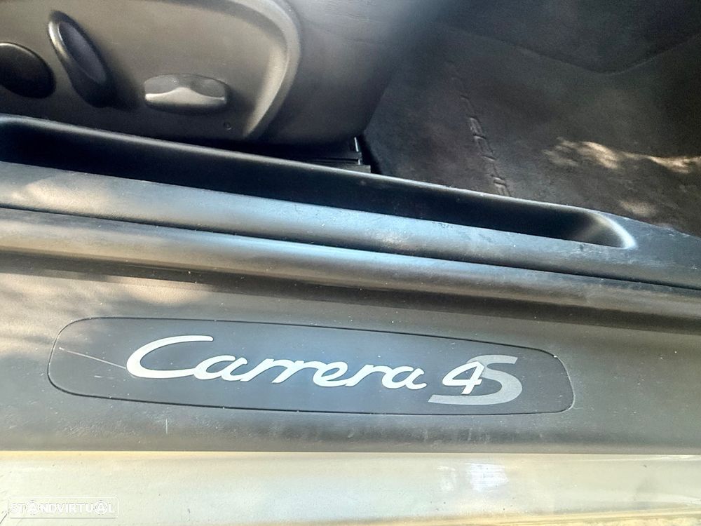 Porsche 911 (996) Carrera 4S - 28