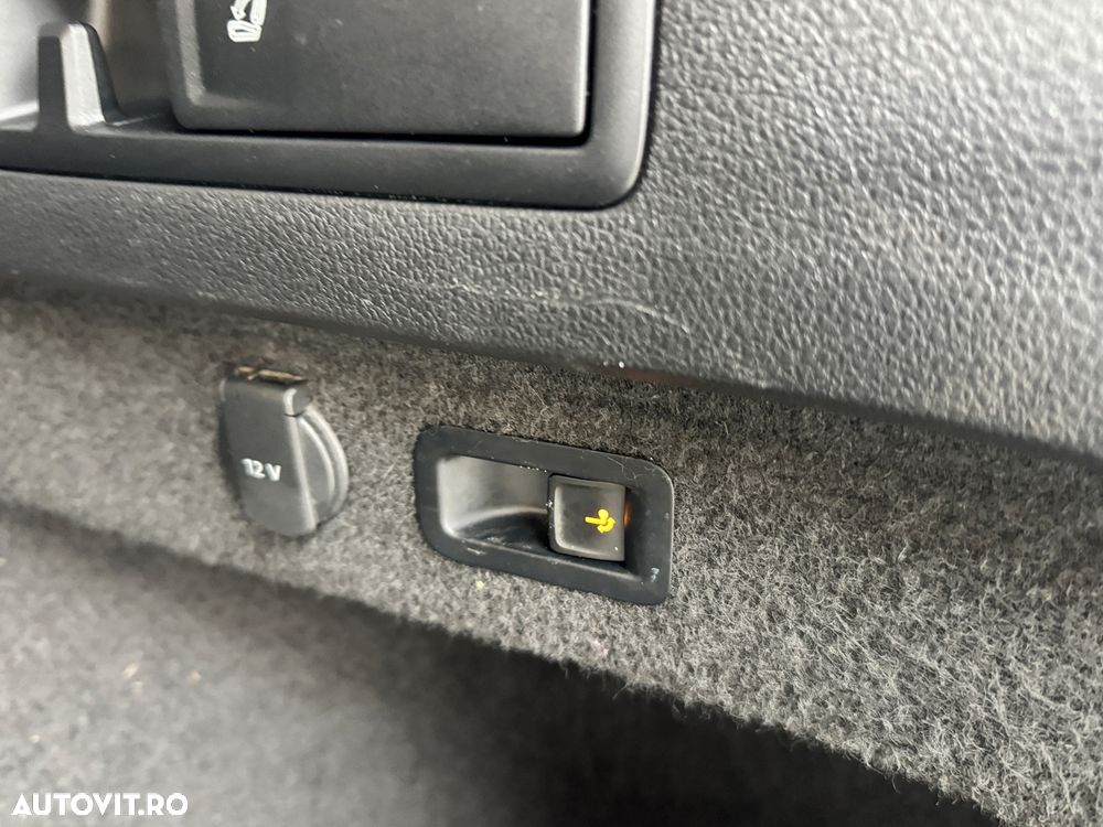 Volkswagen Passat Variant 2.0 TDI DSG (BlueMotion Technology) Trendline - 17